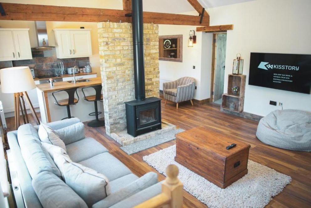 Cheesemans Farm Stables, Monston, Kent - for rent with hot tub, wood burner and close to the beach