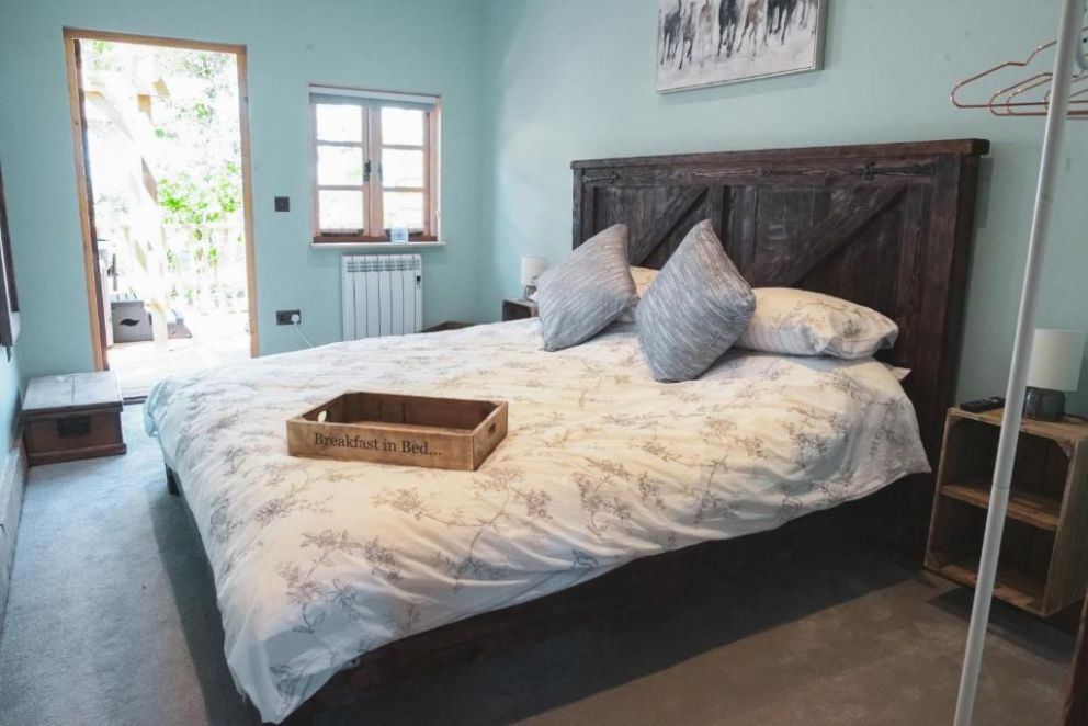 Cheesemans Farm Stables, Monston, Kent - for rent with hot tub, wood burner and close to the beach