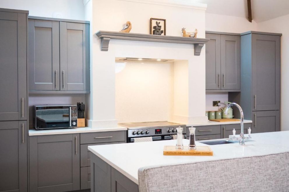 Cheesemans Farm Stables, Monston, Kent - for rent with hot tub, wood burner and close to the beach