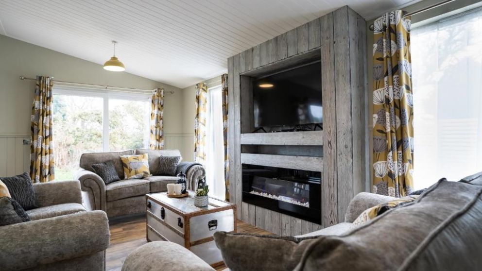 Chestnut Meadow Country Park, East Sussex - 3 bedroom chalet, with hot tub