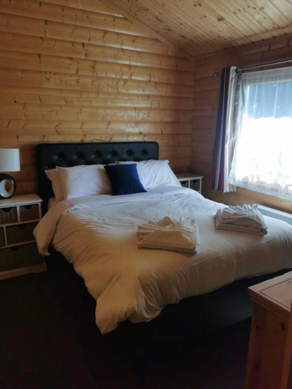 Chestnut Meadow Country Park, East Sussex - 2 bedroom lodge, with hot tub