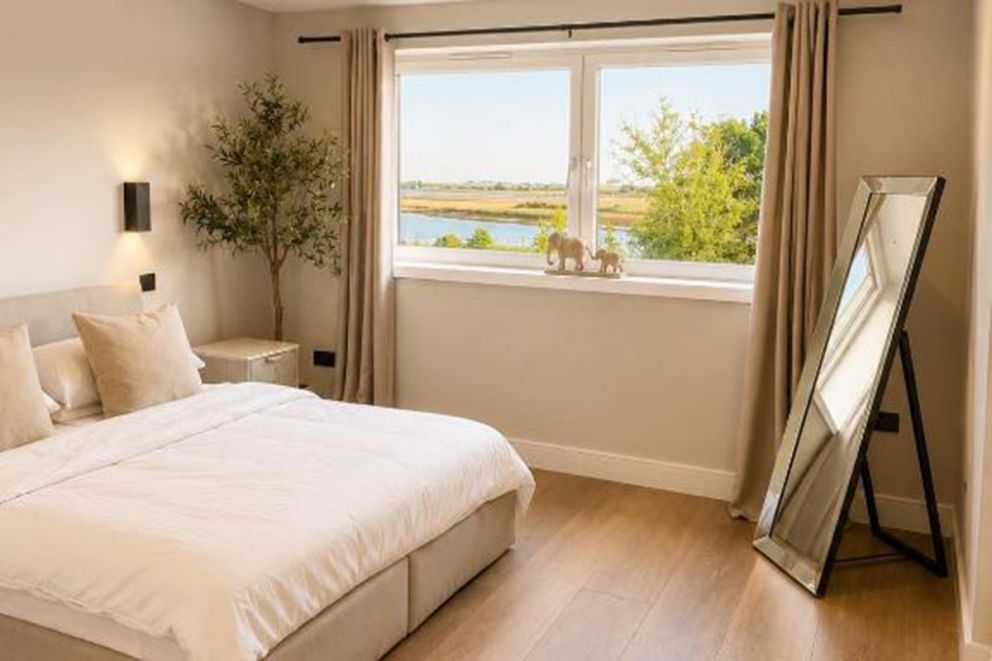 Coastal 6 Bed Retreat with Hot Tub and Sea Views