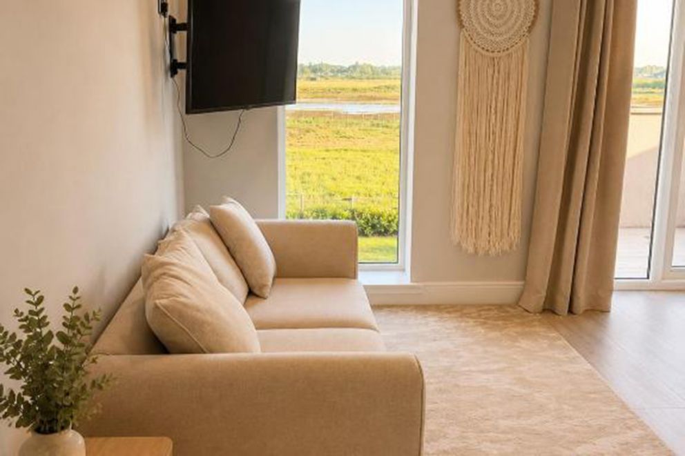 Coastal 6 Bed Retreat with Hot Tub and Sea Views