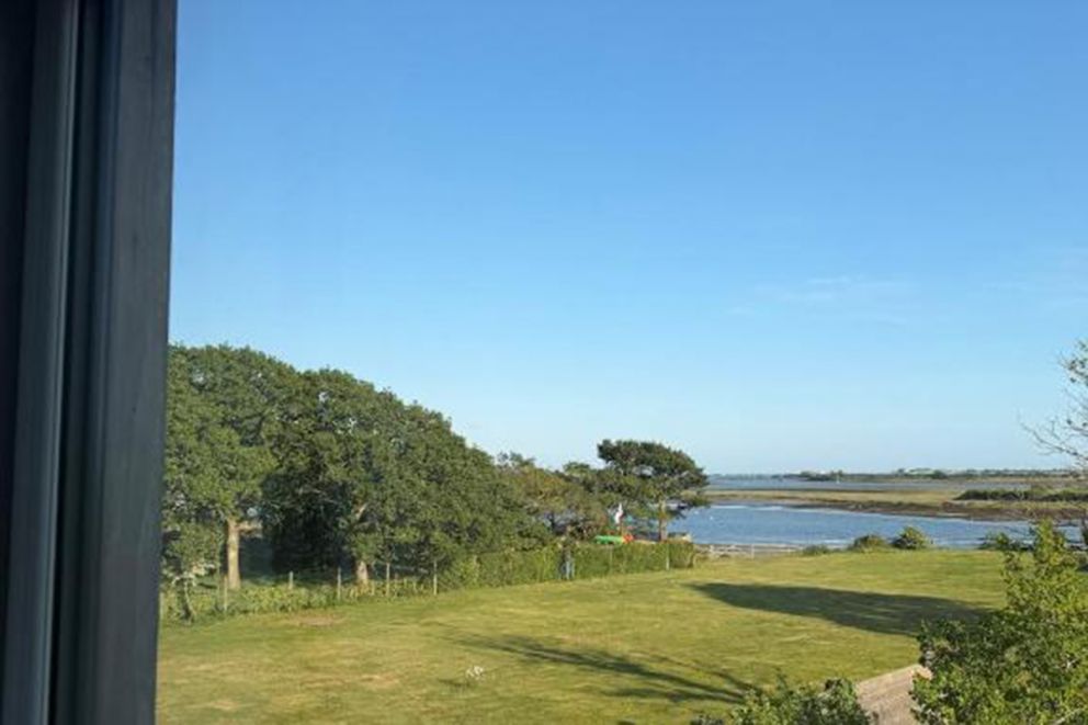 Coastal 6 Bed Retreat with Hot Tub and Sea Views