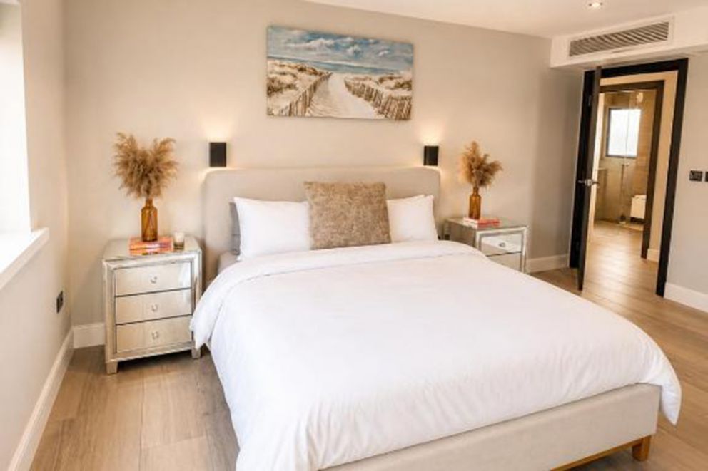 Coastal 6 Bed Retreat with Hot Tub and Sea Views