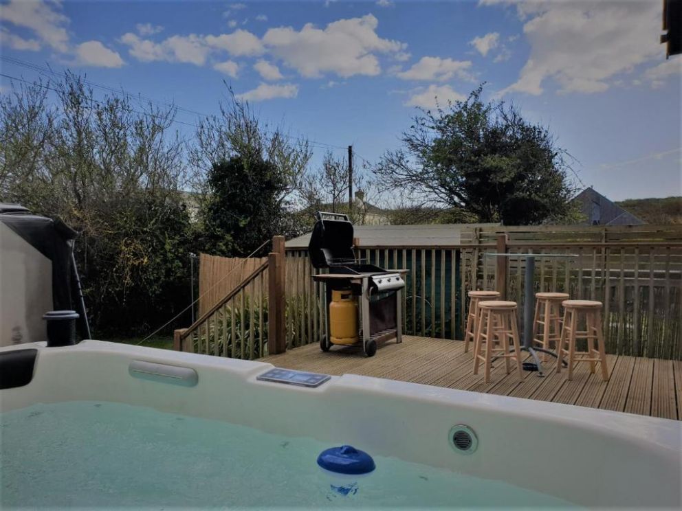 Cranmer - New Eco Beach House, Camber, East Sussex - accommodation for 8 guests, with hot tub and wood burner, located close to the beach