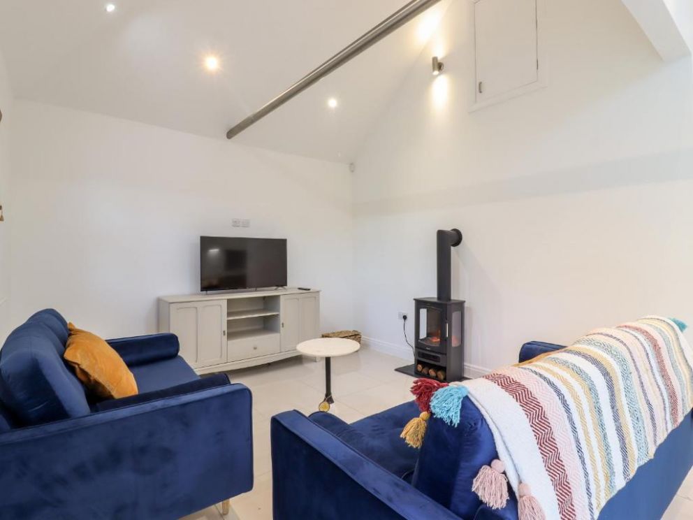 Dreamwood Lodge in Keston, Kent - main  house and studio style annexe for rent with hot tub