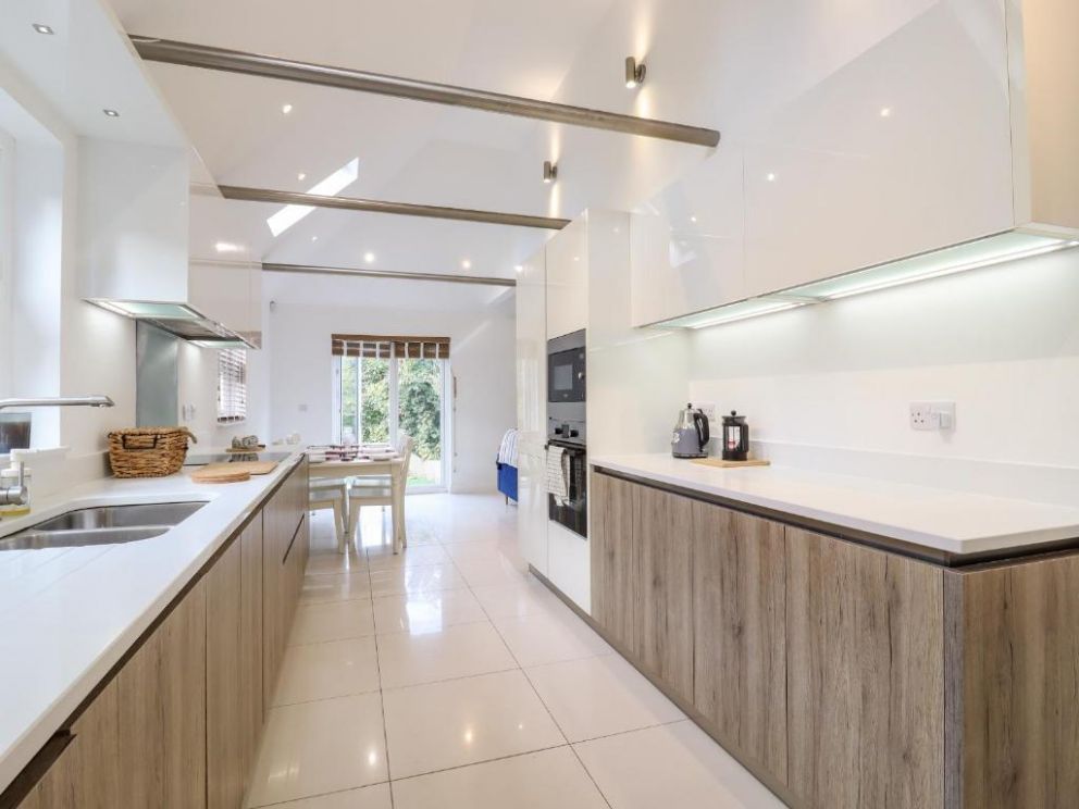 Dreamwood Lodge in Keston, Kent - lodge with studio style annexe for rent with hot tub