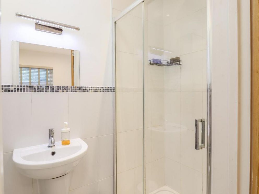 Dreamwood Lodge in Keston, Kent - lodge with studio style annexe for rent with hot tub