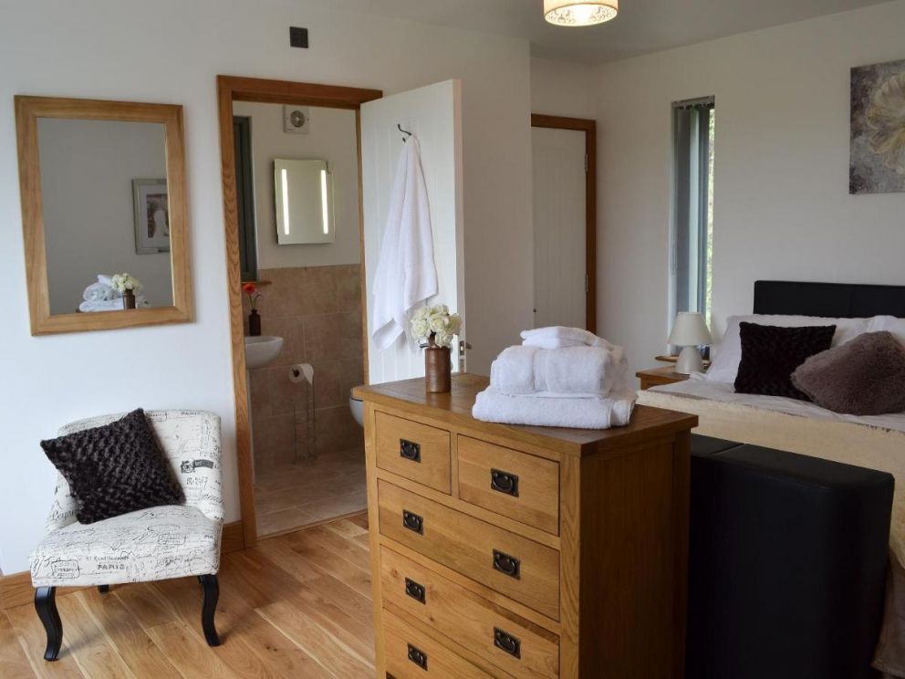 Henry -Oscar House, Winchelsea, East Sussex - to rent, pet friendly, with hot tub, wood burning stove, close to the beach