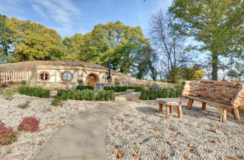 Hobbit House, Bodiam - for rent with hot tub