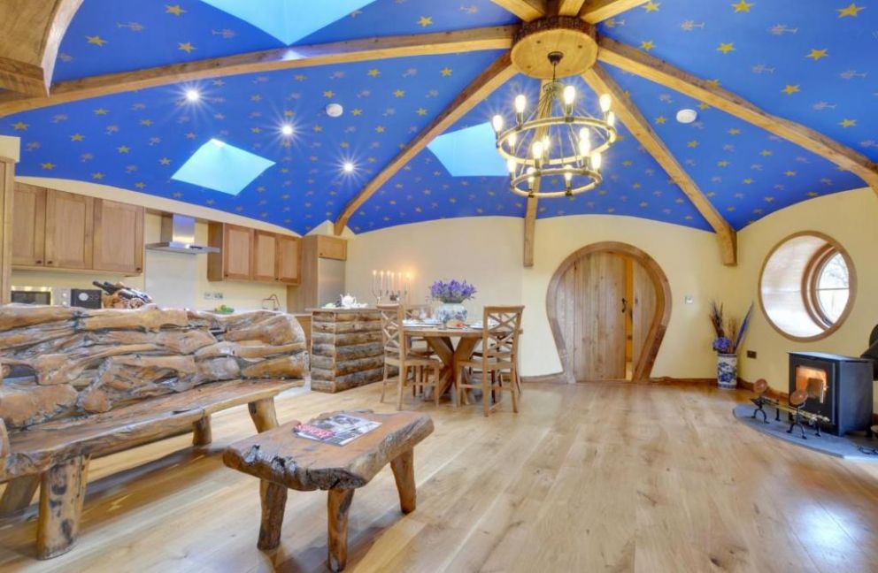 Hobbit House, Bodiam - for rent with hot tub