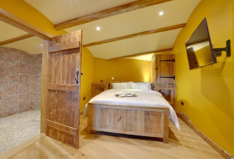 Hobbit House, Bodiam - for rent with hot tub