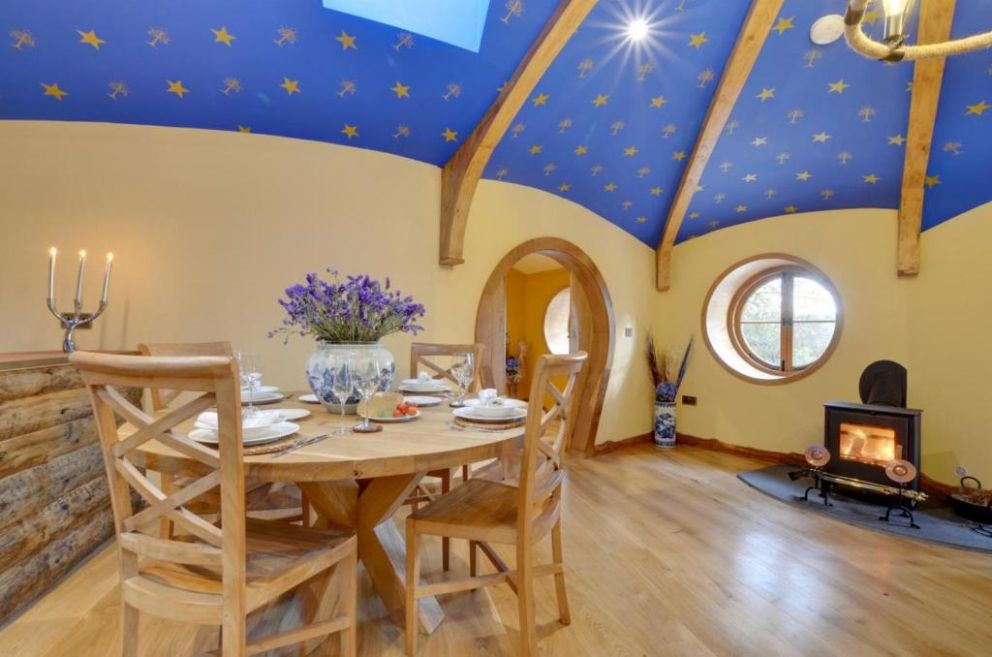 Hobbit House, Bodiam - for rent with hot tub