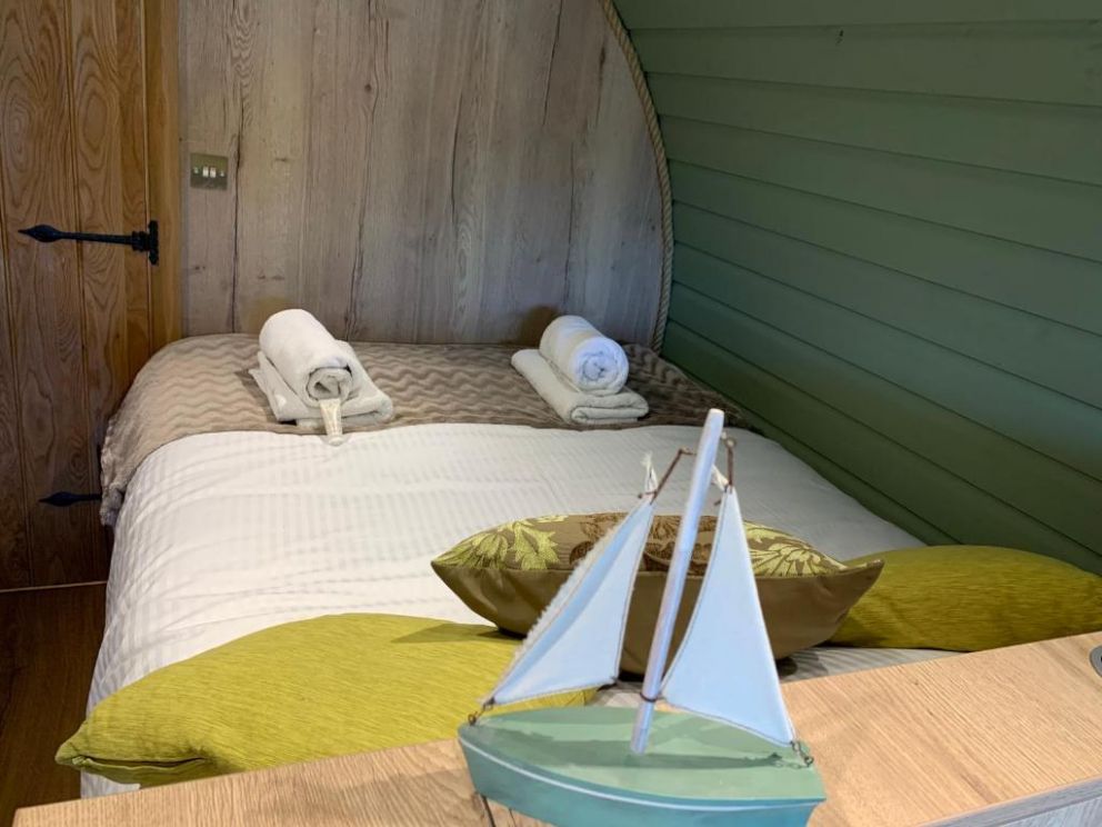 Hobbit House with Hot Tub in Kent Sheerness, Kent Self Catering