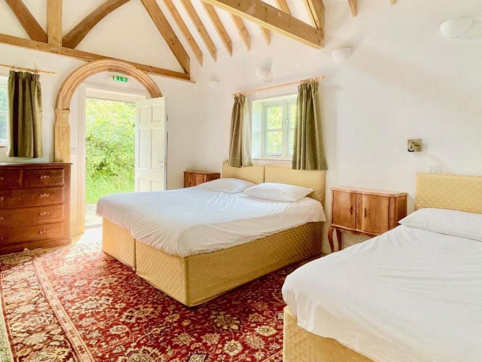 House on the Brooks Self catering Holiday let South Downs West Sussex Sleeps 14