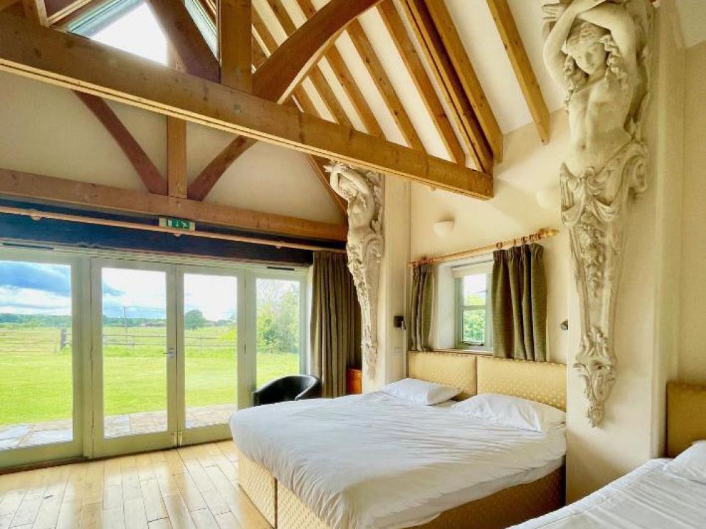 House on the Brooks Self catering Holiday let South Downs West Sussex Sleeps 14