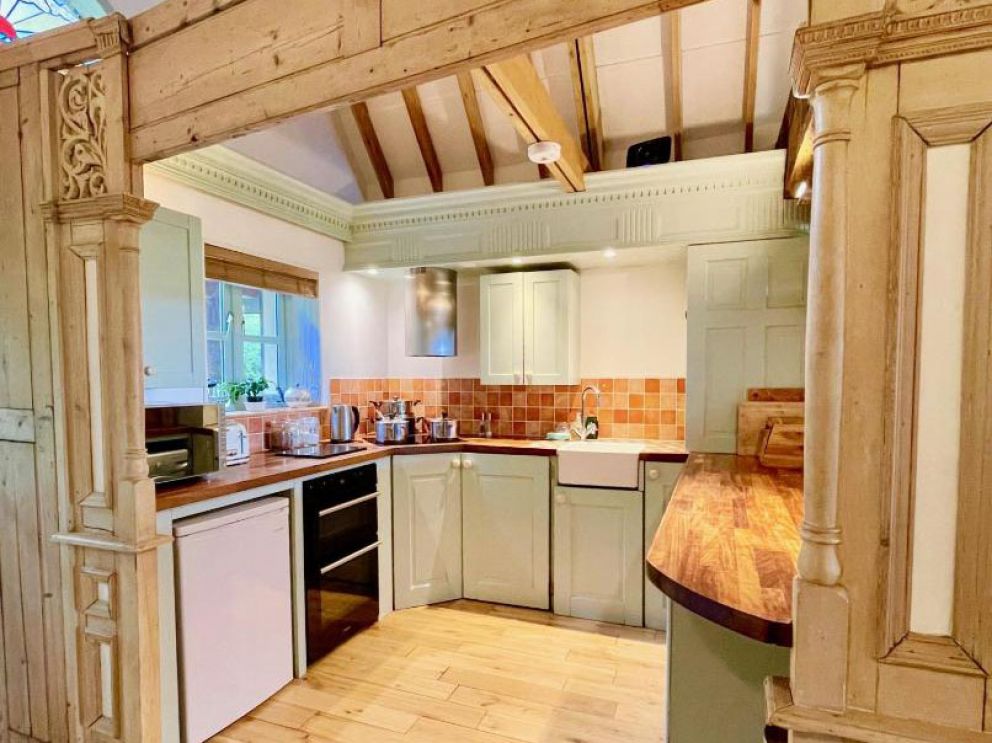 House on the Brooks Self catering Holiday let South Downs West Sussex Sleeps 14