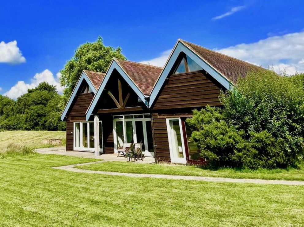 House on the Brooks Self catering Holiday let South Downs West Sussex Sleeps 14