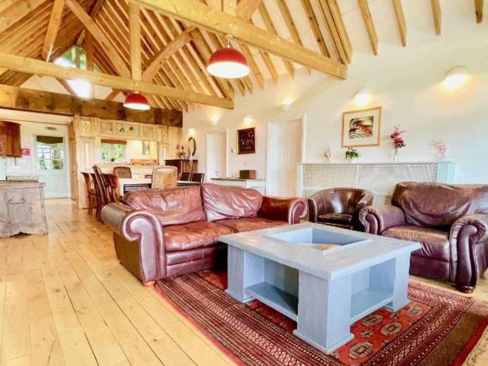 House on the Brooks Self catering Holiday let South Downs West Sussex Sleeps 14