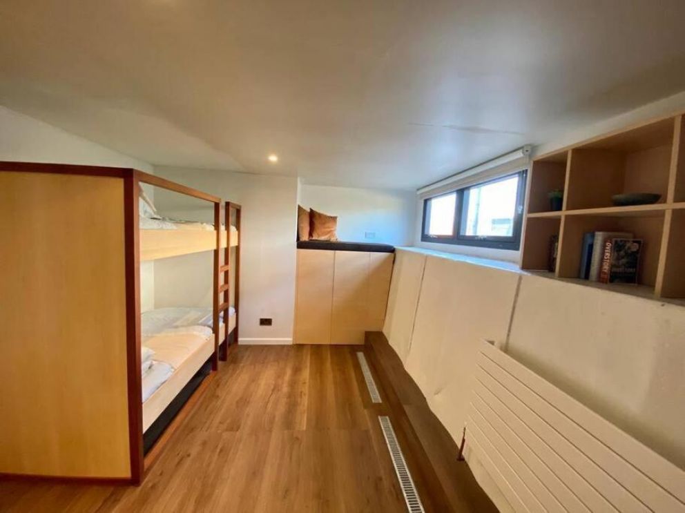 Houseboat Eleuthera, Bembridge, Isle of Wight - located at Bembridge Harbour, sleeping up to 10 people, close to the beach