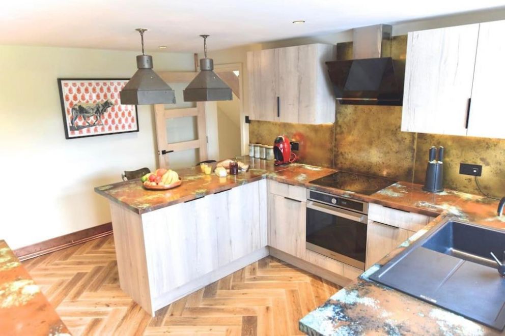 Kinara in Camber, East Sussex - lodge for rent sleeping 10 guests, pet friendly, with enclosed garden, hot tub located close to the beach