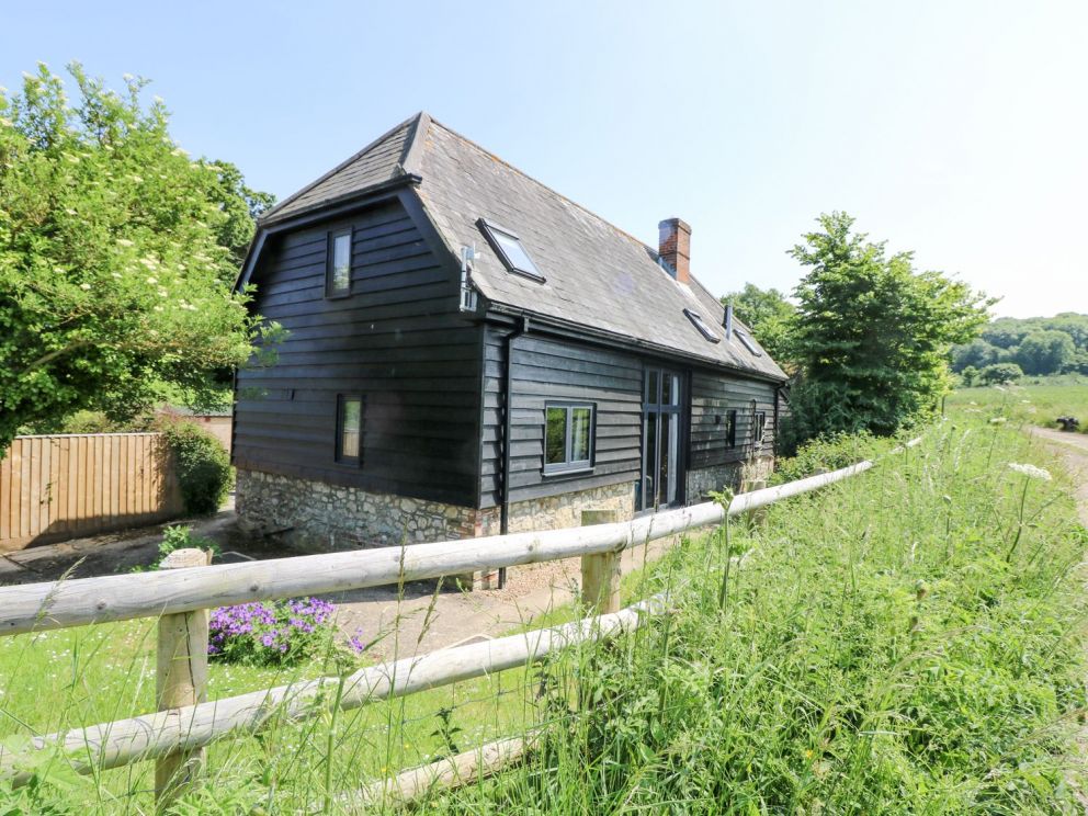 Little Duxmore Barn in Ryde - to rent with wood burning stove and open fire