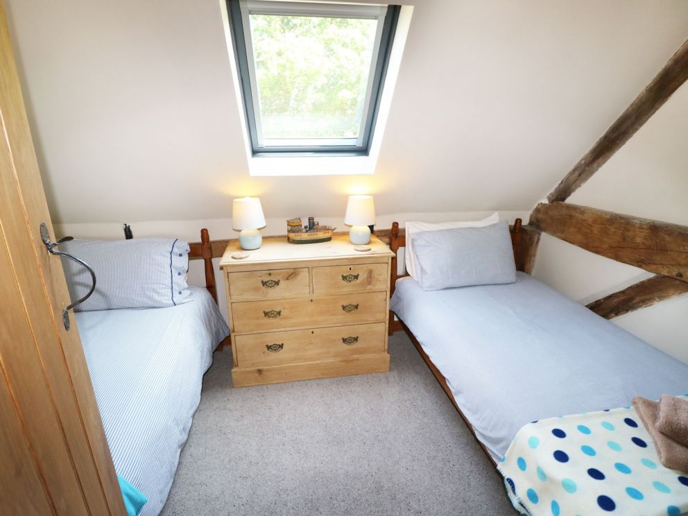 Little Duxmore Barn in Ryde - to rent with wood burning stove and open fire