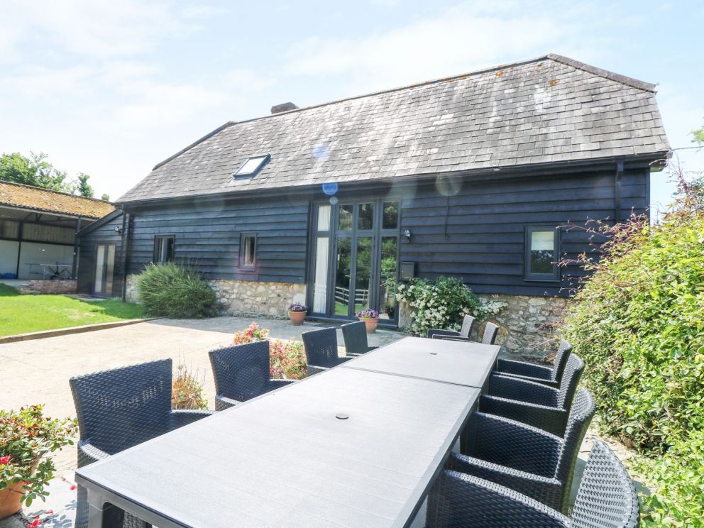Little Duxmore Barn in Ryde - to rent with wood burning stove and open fire