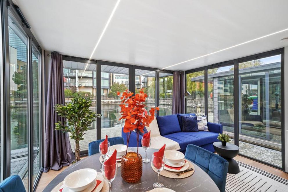 London Water Lodge Retreat-Sleeps 6