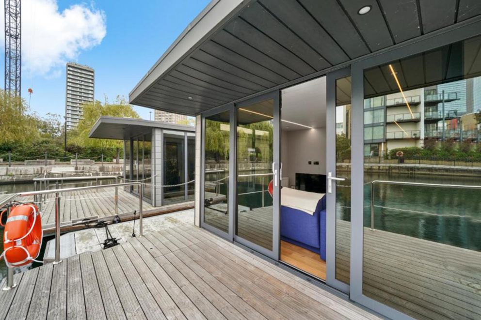 London Water Lodge Retreat-Sleeps 6