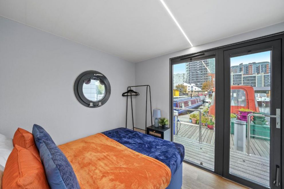 London Water Lodge Retreat-Sleeps 6