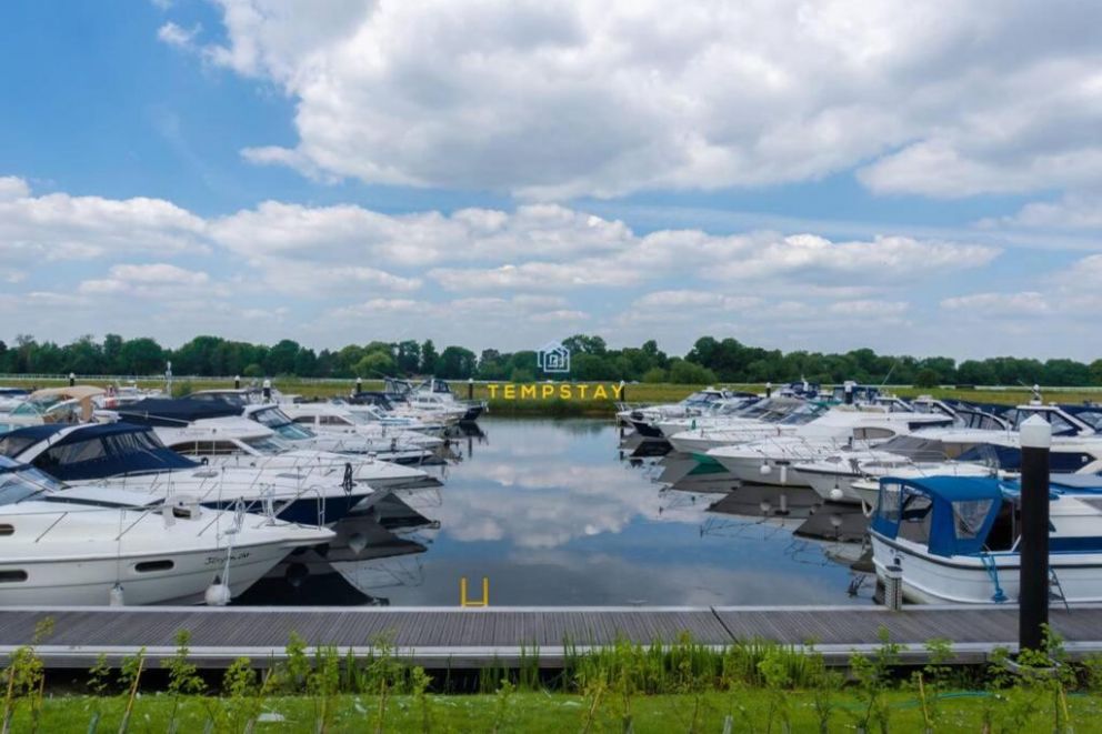 Luxury Lodge River Thames at Windsor Marina - Windsor, Berkshire | Self ...