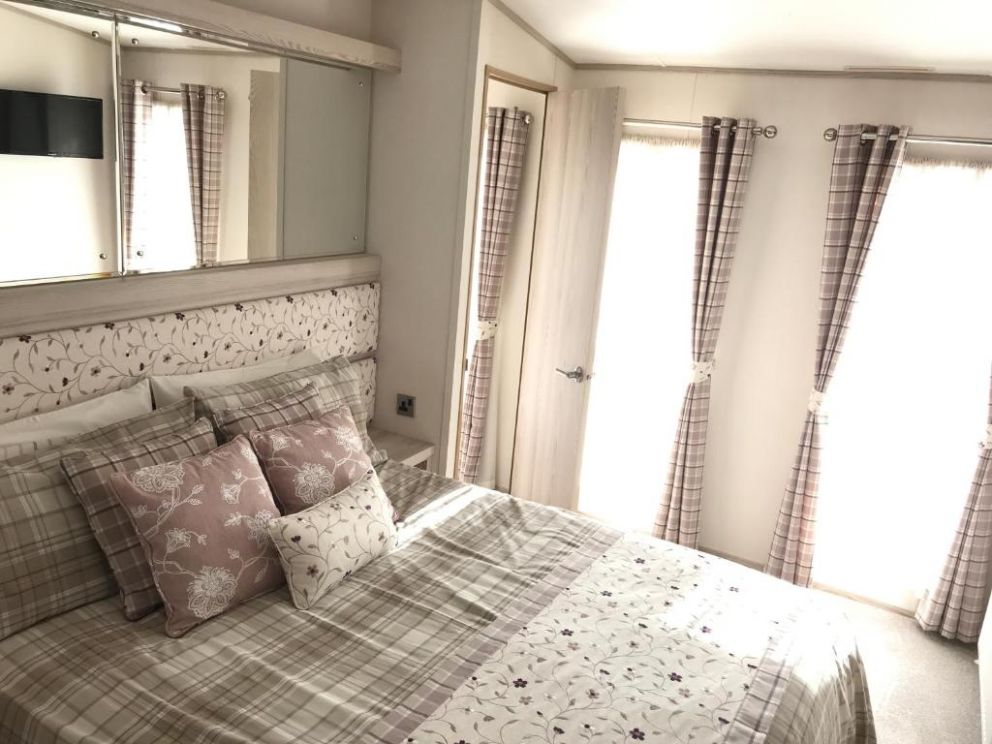 New Forest Lodges at Hoburne Bashley - for rent  with swimming pool and spa