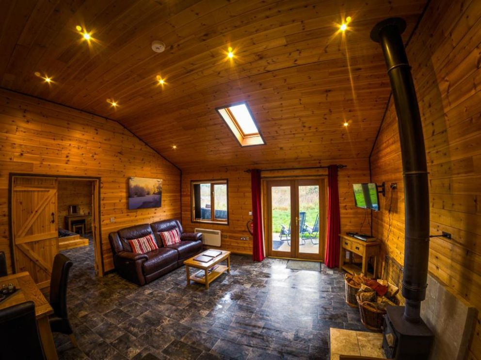 New Forest Lodges in Cranborne - for rent with hot tub and wood burner