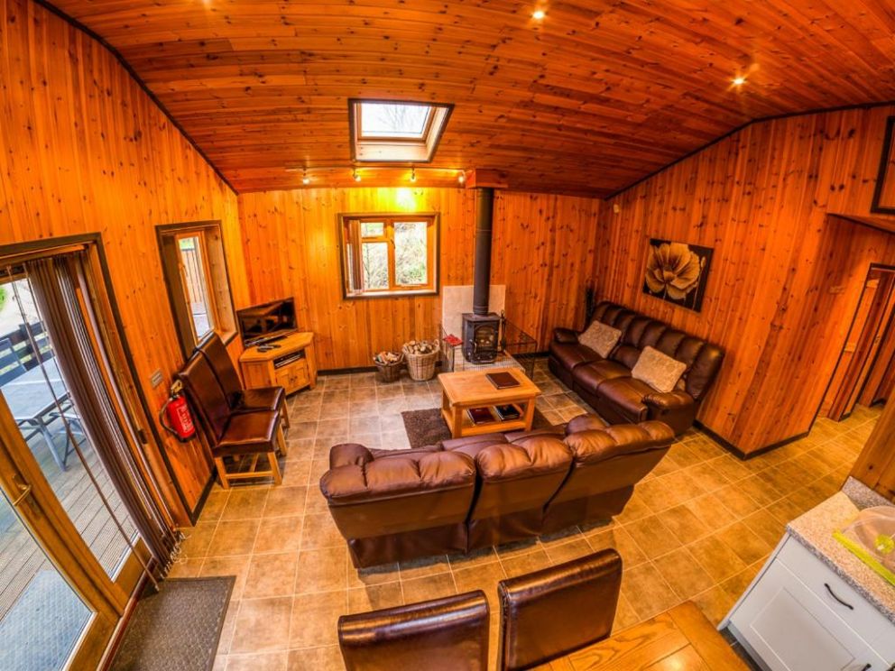 New Forest Lodges in Cranborne - for rent with hot tub and wood burner