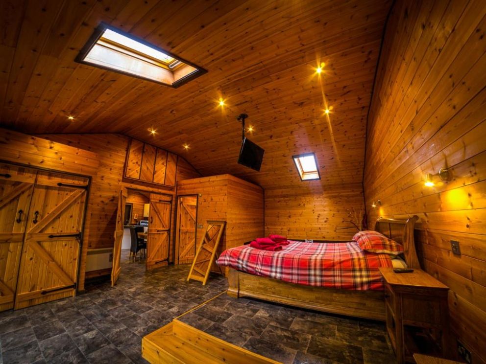 New Forest Lodges in Cranborne - for rent with hot tub and wood burner