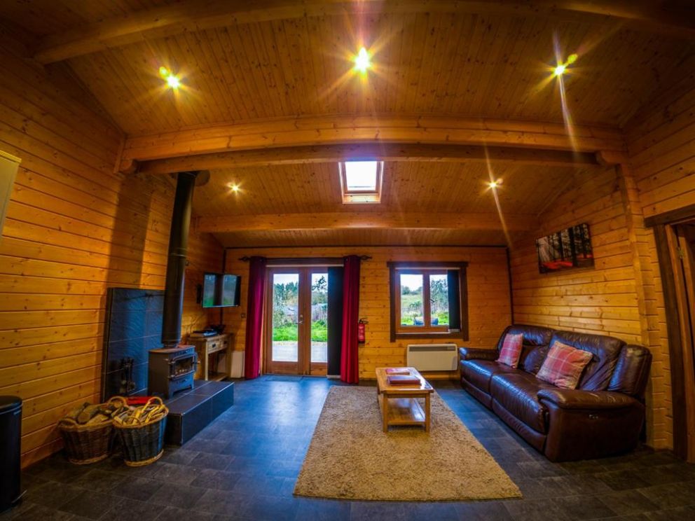 New Forest Lodges in Cranborne - for rent with hot tub and wood burner