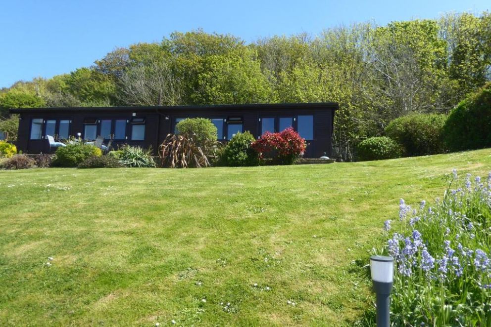 Pebble Lodges in Gurnard - lodges for rent with sea view