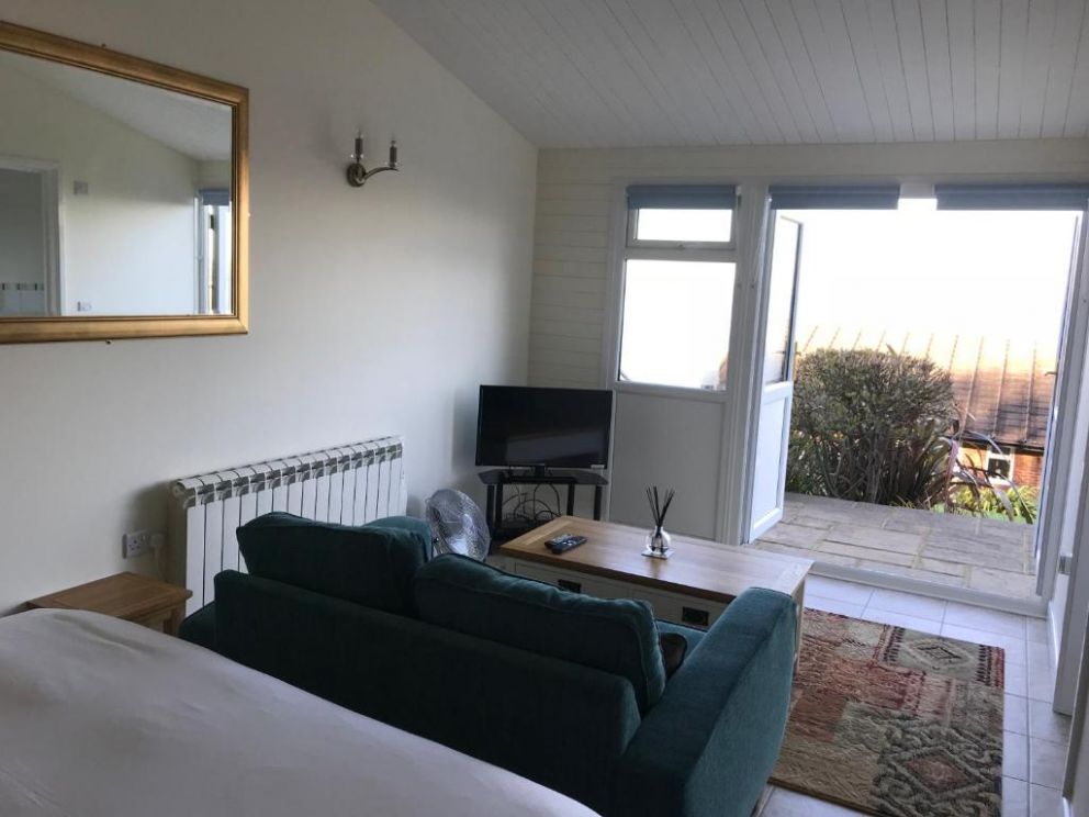 Pebble Lodges in Gurnard - lodges for rent with sea view