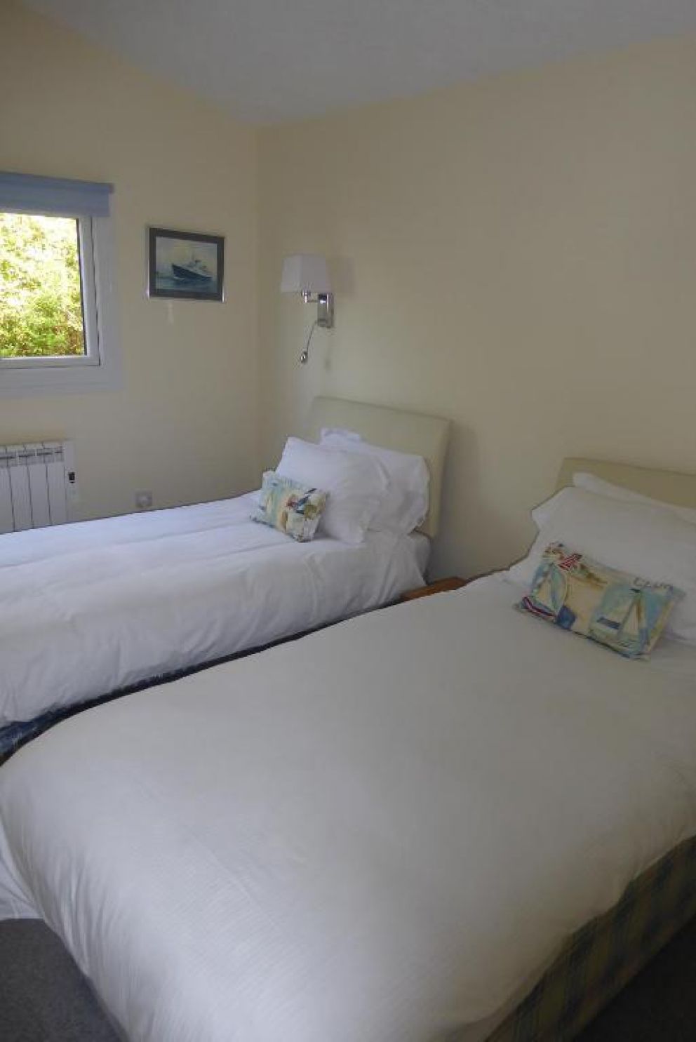 Pebble Lodges in Gurnard - lodges for rent with sea view