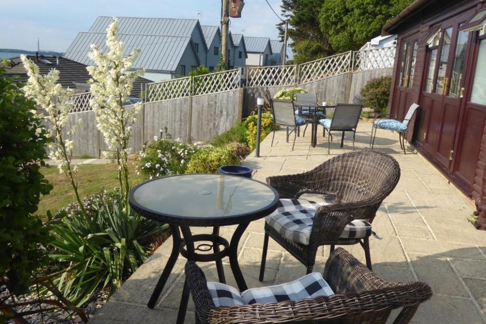 Pebble Lodges in Gurnard - lodges for rent with sea view