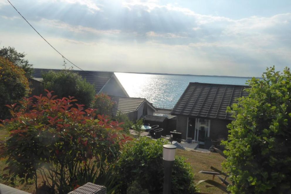 Pebble Lodges in Gurnard - lodges for rent with sea view