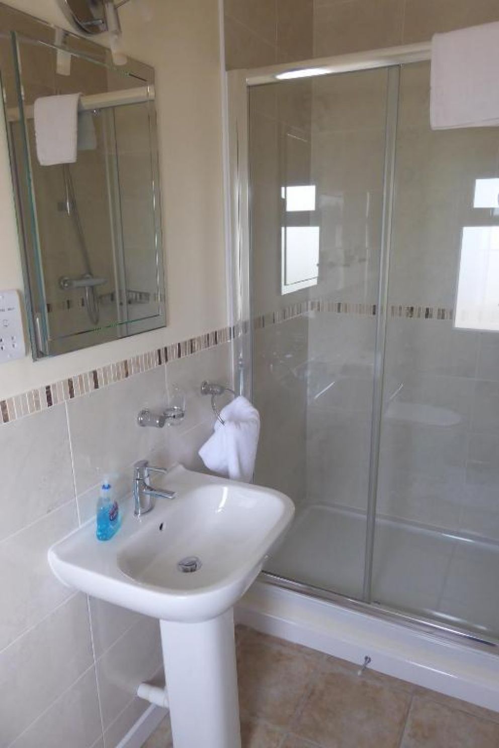 Pebble Lodges in Gurnard - lodges for rent with sea view