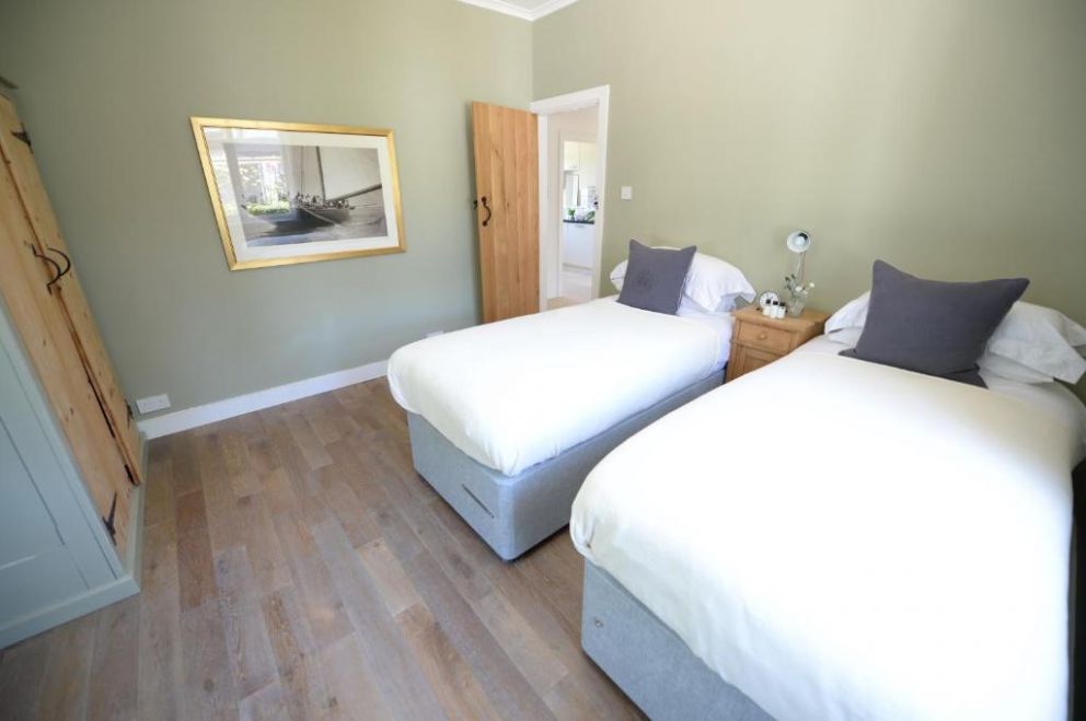 Pinkmead Estate, Osborne, Isle of Wight - for rent with sauna and lake views