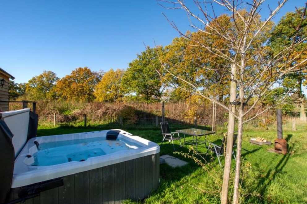 Plush Huts, Biddenden, East Sussex - pet friendly, lakeside holiday lodge, with enclosed garden, hot tub and wildlife cameras