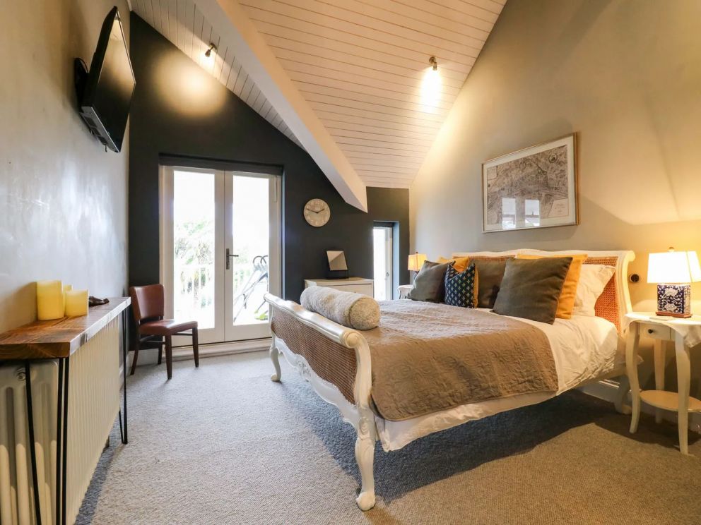 River Haven Thames Ditton