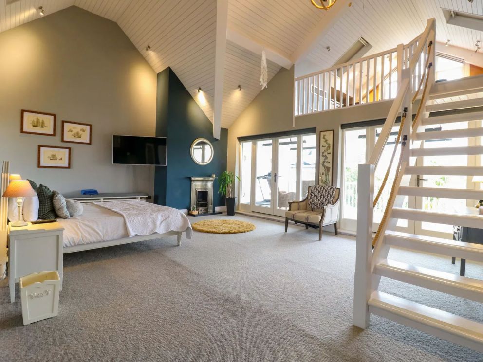 River Haven Thames Ditton