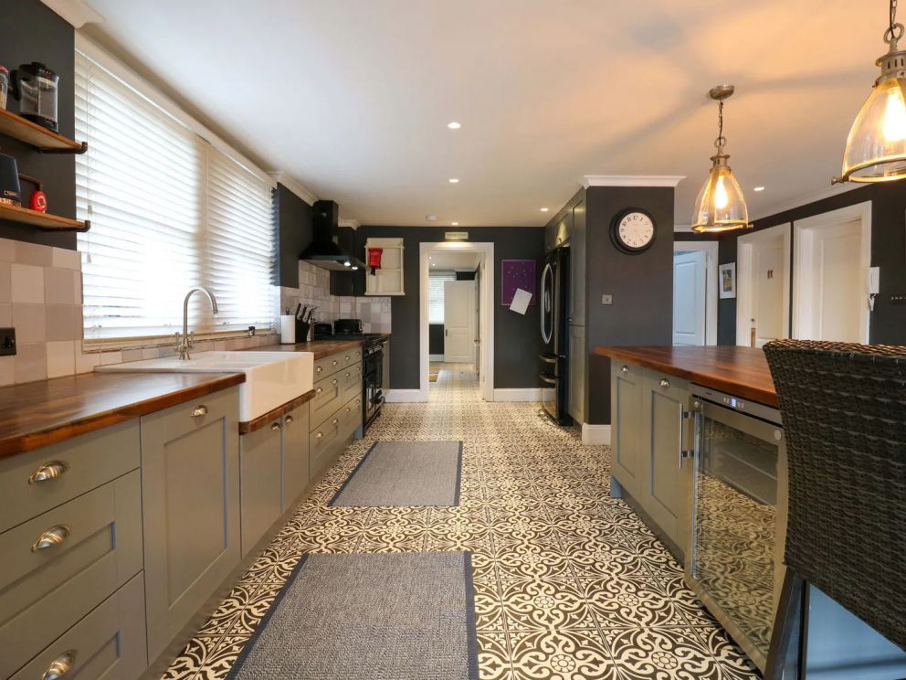 River Haven Thames Ditton