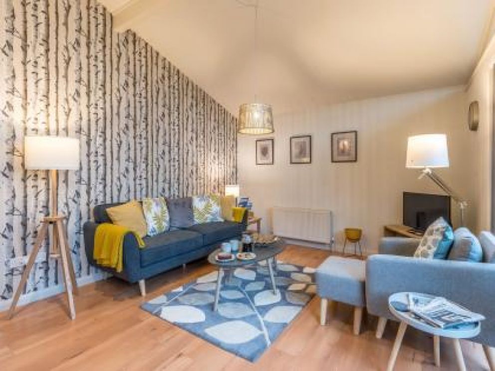 Riverside Lodge in Beaulieu for rent - pet friendly with wood burner in the New Forest